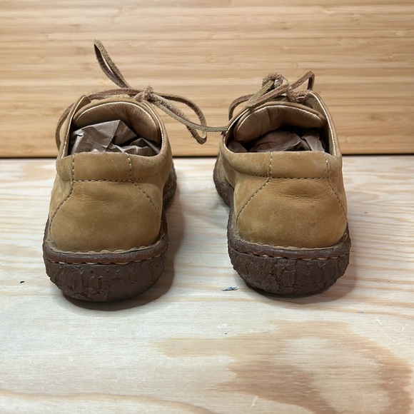 Women's Born Leather Lace-Up Shoes - Casual Everyday Style | Preloved size 7 - Picture 3 of 9